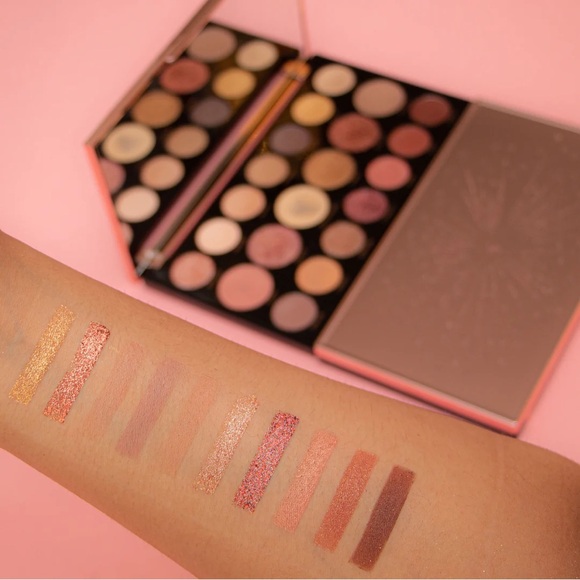 Makeup Revolution | Eyeshadow Palette Diamond Edition. - Picture 2 of 6